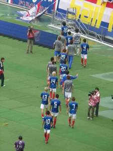 横浜F・マリノスの選手たちの後ろ姿