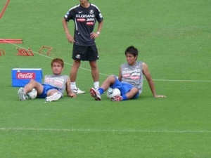 マリノスの谷口博之と飯倉大樹