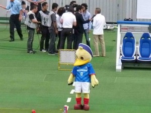マリノス君と木村和司監督