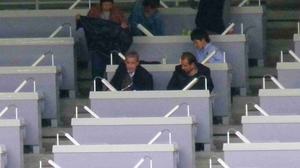 横浜F・マリノスの試合を観るリトバルスキー